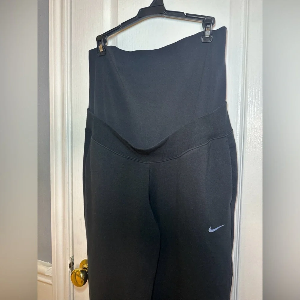 Nike One‎ Training Maternity Pants Size Medium Color Black